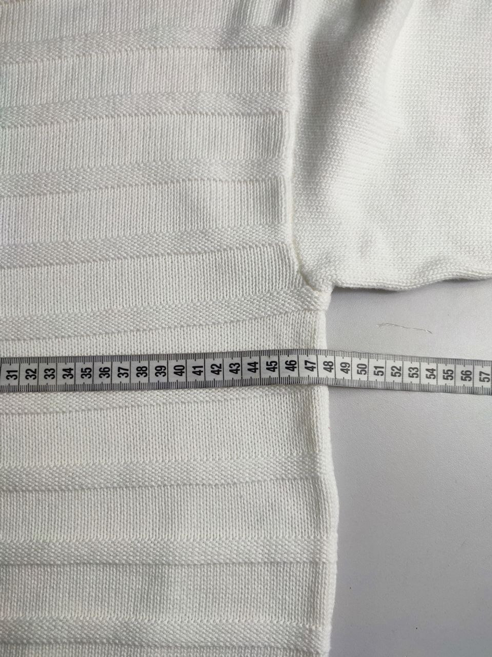 Свитер лаконичный 42 размер, новый