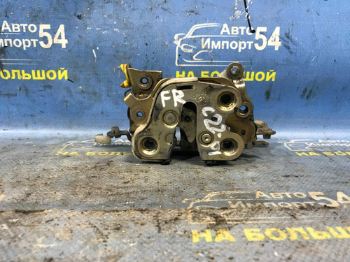 Замок двери передней правой NISSAN LARGO 1992