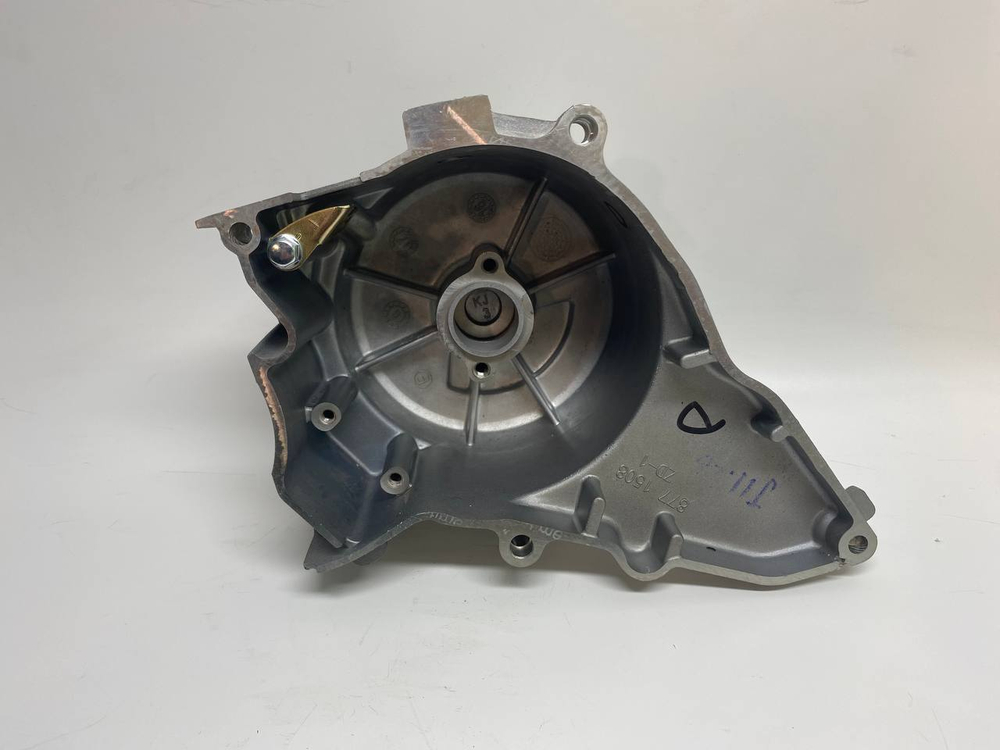 Крышка картера левая двигатель 162 FML-2 W190