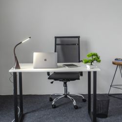 TLD-542 Brown-LED-300Lm-5000K-Dimmer Светильник настольный c часами. календарем. термометром. 5W. Сенсорный выключатель. Коричневый стилизован под кожу. TM Uniel.