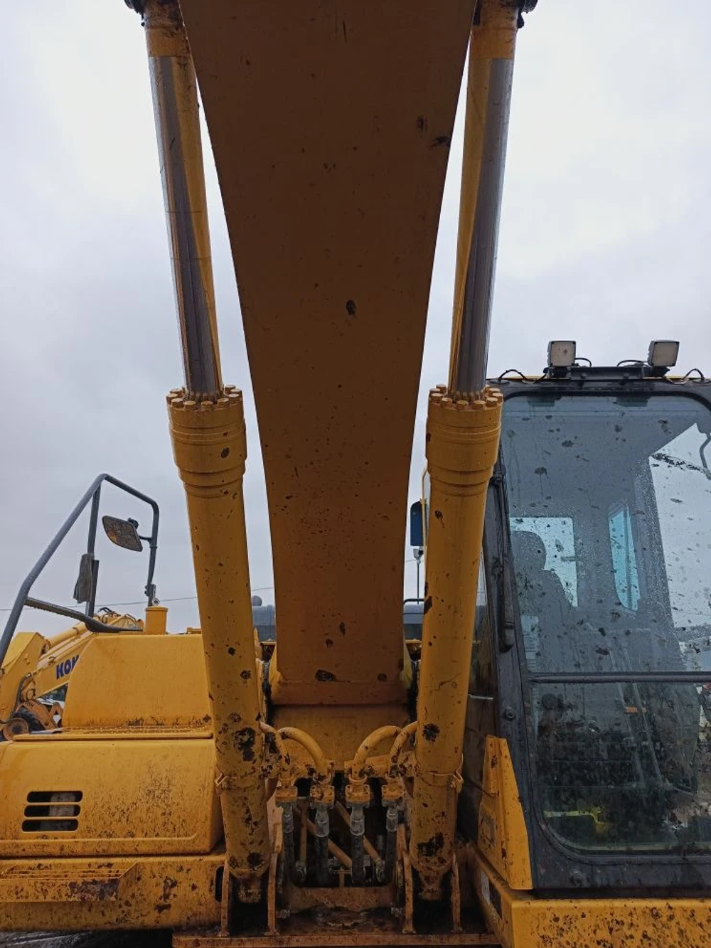KOMATSU PC 210 Экскаватор PC210-10M0 (Дизельный, 6,7 л, 168 л.с., АТ)