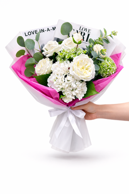 Быстро сборная упаковка в пленке. Форма №5 ГЛАМУР. Цвет: МАТОВАЯ пленка с ЦИКЛОМЕНОВОЙ тишью. размер букета: +/- в50, ш40