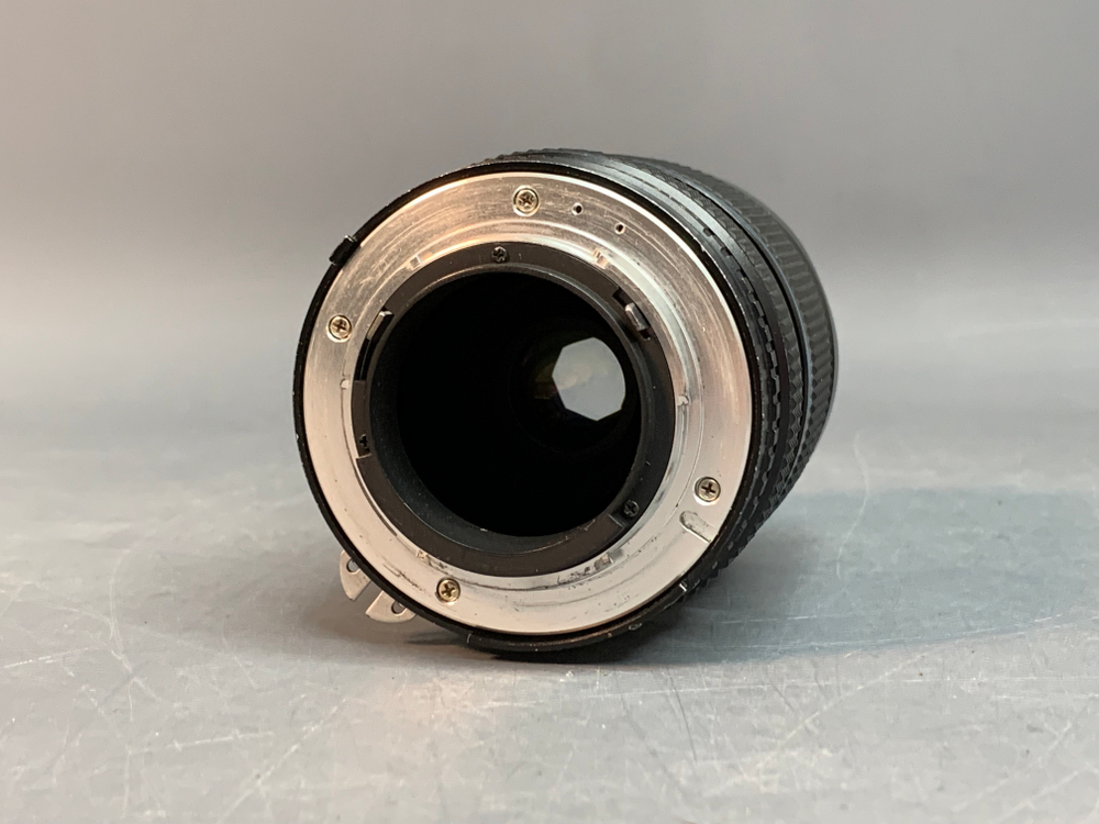 Exakta 28-70mm f/4 Macro MC NIkon F, потертости и царапины на передней линзе