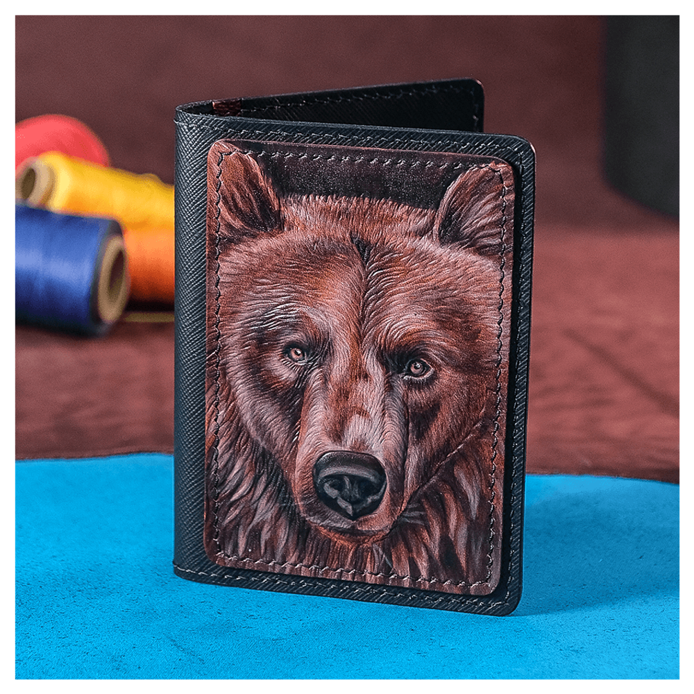 Кожаная обложка на паспорт «Медведь»