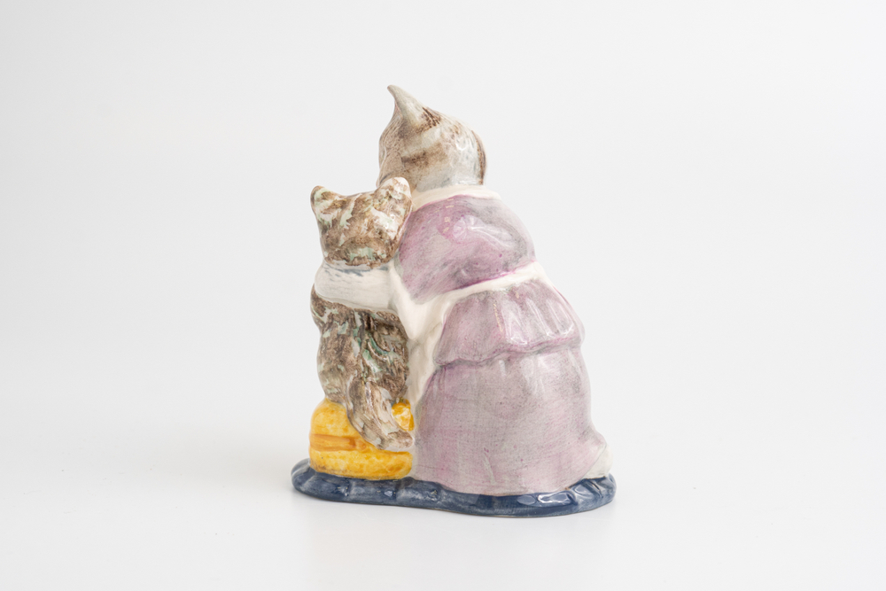 Статуэтка «Кошка миссис Табита Твитчит и непослушная мисс Моппет»