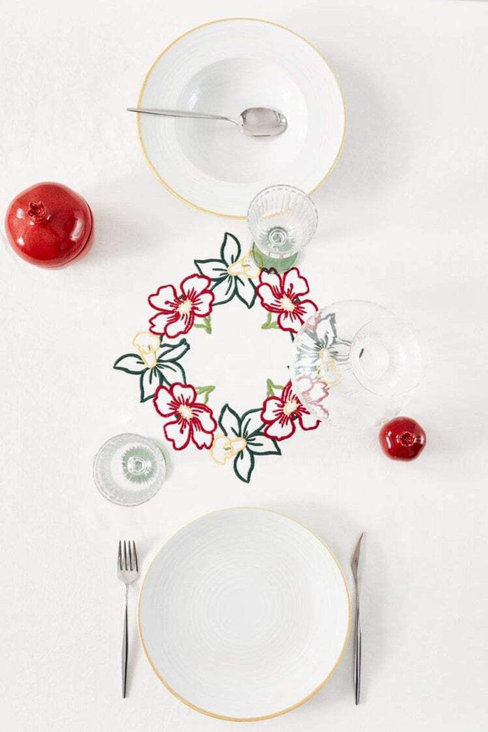 ZARA HOME СКАТЕРТЬ РАМИ С ЦВЕТОЧНОЙ ВЫШИВКОЙ, ЗЕЛЕНЫЙ