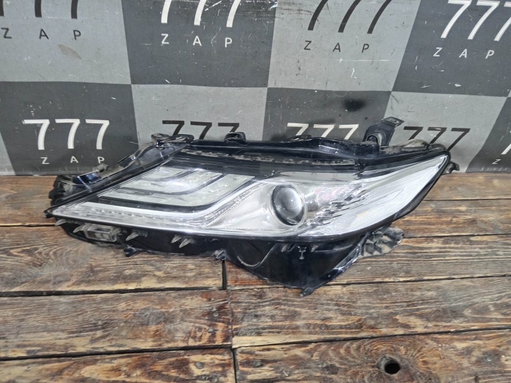 Фара левая Toyota Camry (XV70) 17-21 Б/У Оригинал 8118533D71