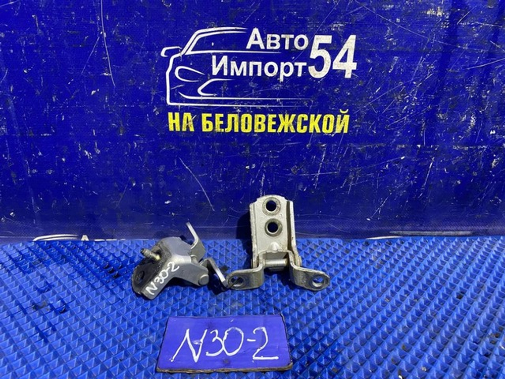 Петля двери задней правой NISSAN R'NESSA 1997