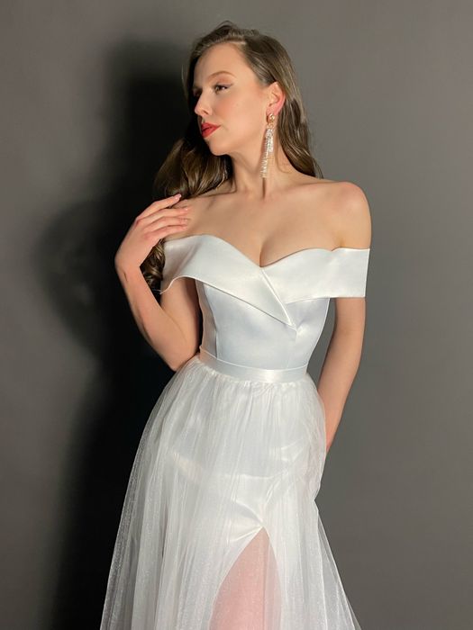 Свадебное платье  со спущенными плечами двойной юбкой с вырезом макси (молочный)