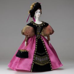 Сувенирная кукла в платье для визитов