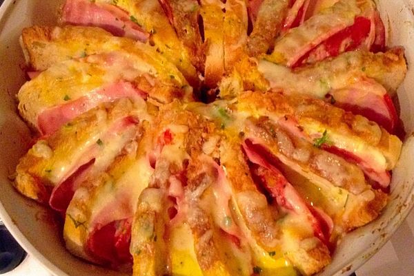 Что на завтрак приготовить быстро и вкусно? Пирог из хлеба для тостов