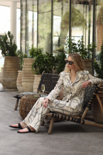 Костюм изо льна с выразительным графичным принтом