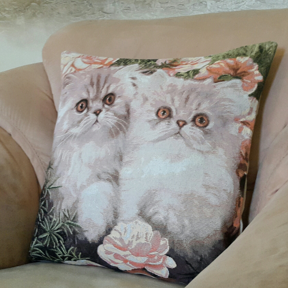 Декоративный гобеленовый чехол для интерьерной подушки Персидские котята ЮП 47х47