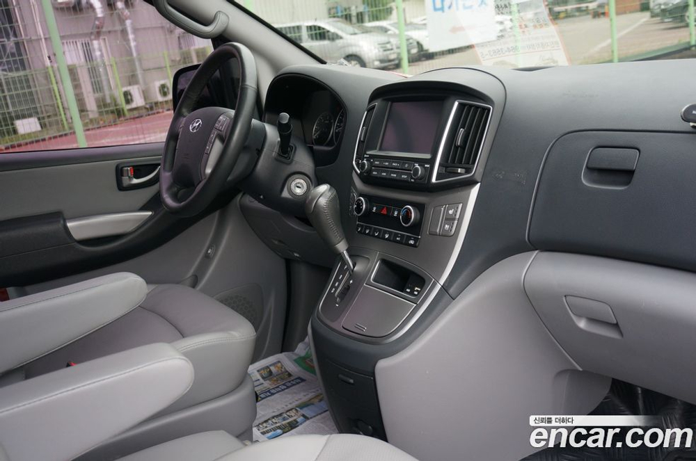 Hyundai The New Grand Starex Van 5-и местный (01.2020)