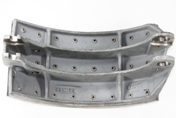 Колодка барабанного тормоза а/м КАМАЗ-ЕВРО 6440, 6520, 6522 ЛИТАЯ (накладка: длинная+длинная) (1шт.) ААЦ/ЗМД (г. Набережные Челны)