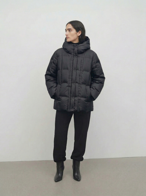 Легкая пуховая куртка