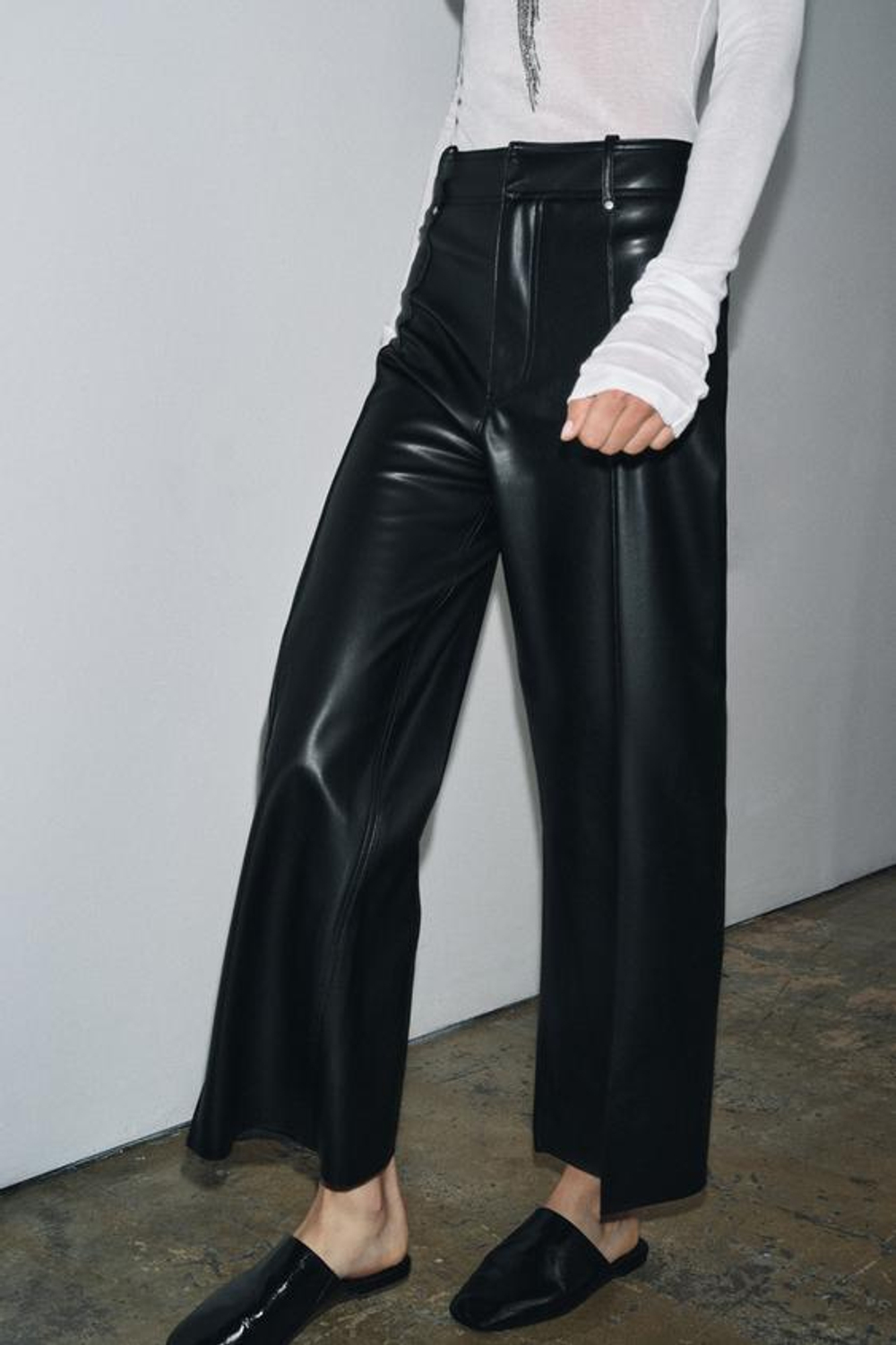 ZARA БРЮКИ ПРЯМОГО КРОЯ WIDE LEG ИЗ ИСКУССТВЕННОЙ КОЖИ ZW COLLECTION, ЧЕРНЫЙ