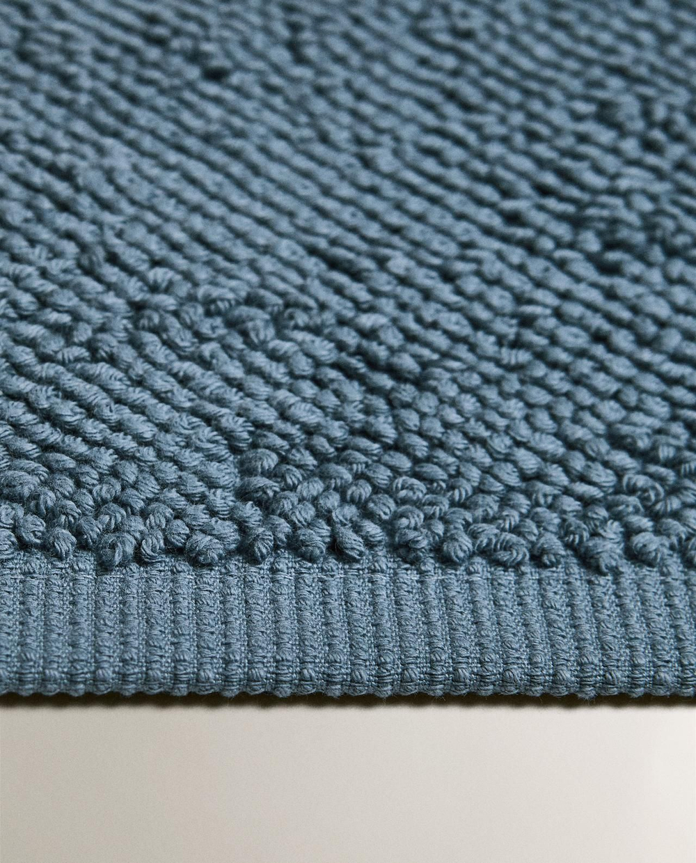 Zara Home - Гладкий нескользящий коврик для ванной, синий, 50x70 см