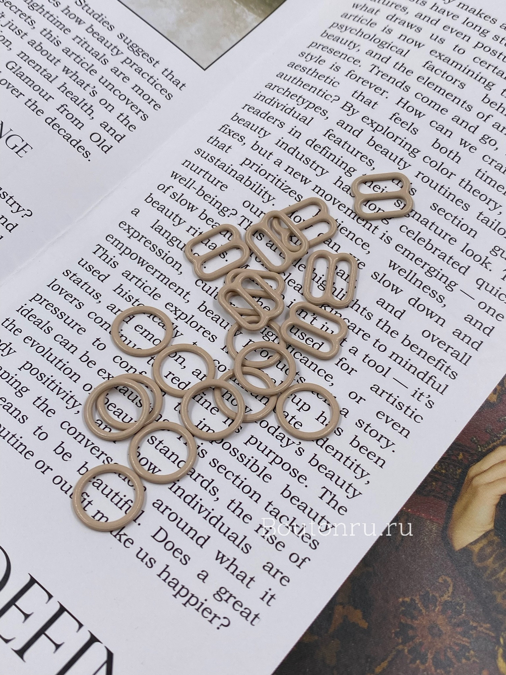 Кольцо бежевое