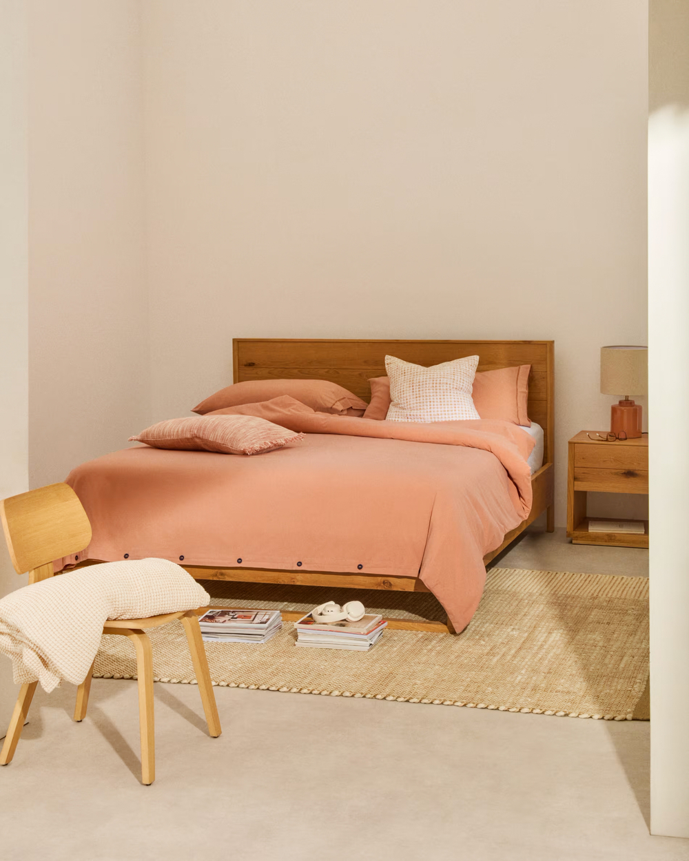 Кровать Alguema из дубового шпона с натуральной отделкой для матраса 180 x 200