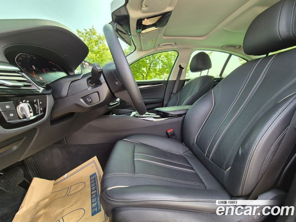 BMW 5 Series (G30) 520i Luxury (02.2020)