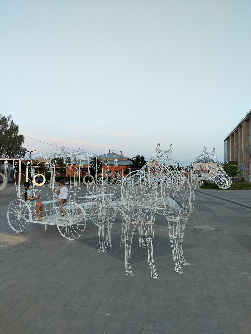 Кони-карета