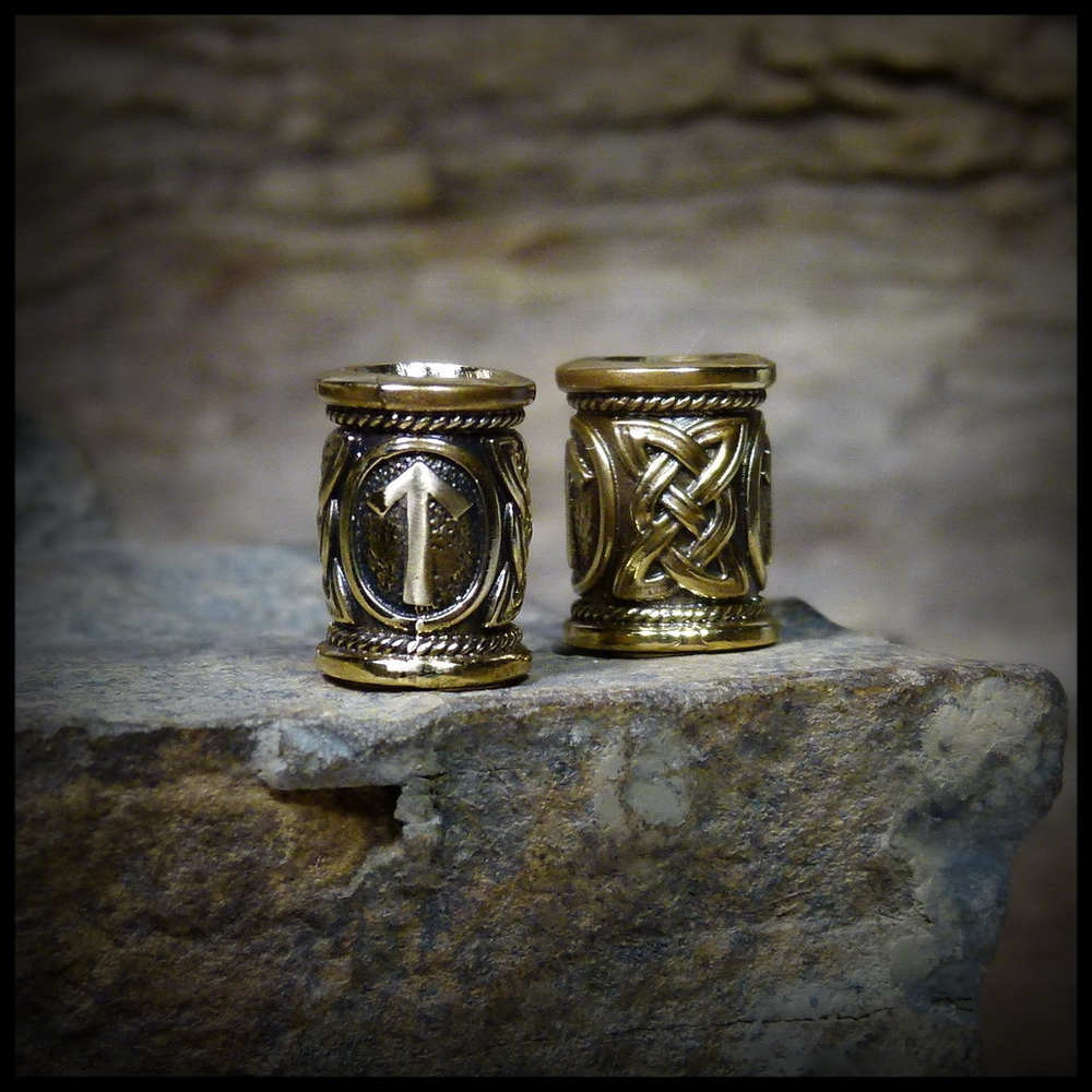 Бусина "Старший Футарк. Руна Тейваз " (малая) для темляков или браслетов