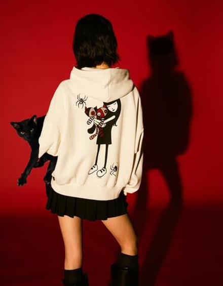 BERSHKA Толстовка с принтом Emily the Strange, белый