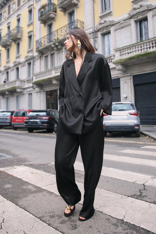 ZARA БРЮКИ ИЗ ЖАТОЙ ТКАНИ, ЧЕРНЫЙ
