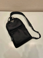 Сумка-слинг Prada
