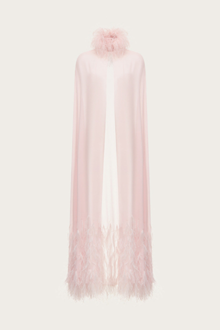 КЕЙП ИЗ ШЕЛКОВОГО ШИФОНА, ВРУЧНУЮ РАСШИТЫЙ ПЕРЬЯМИ