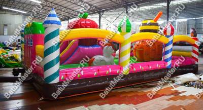 Коммерческий надувной батут "Десертный дом", 12*6*4,5 м.