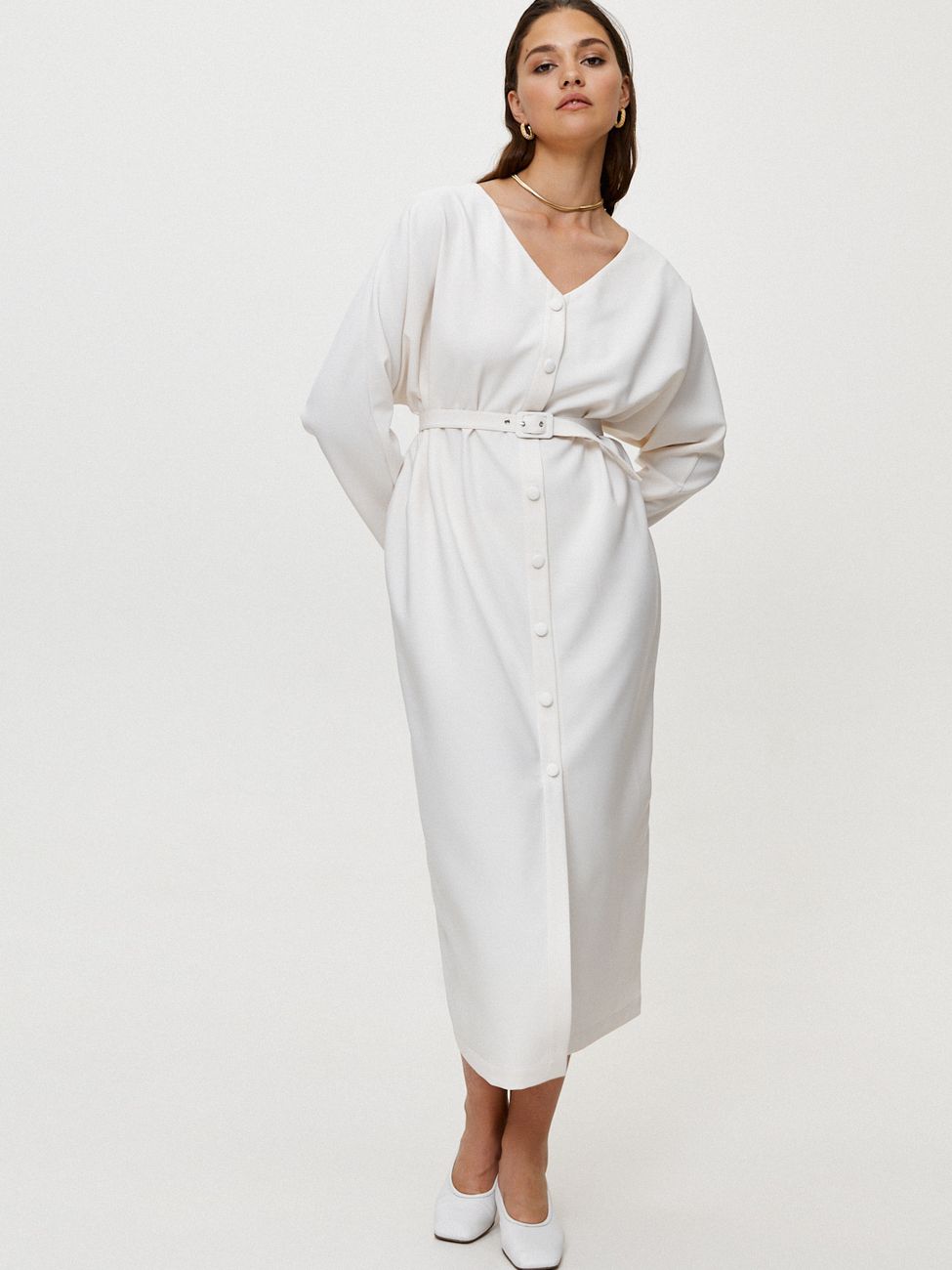 Платье на пуговицах с поясом; молочный