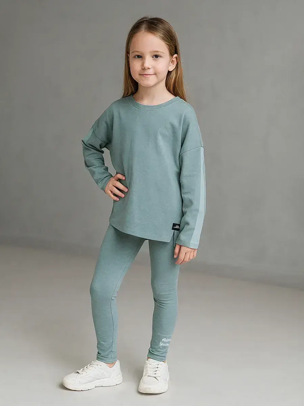 Спортивный костюм для девочки на весну с леггинсами