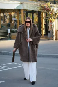 Шуба 18186-2 Фабрика Моды