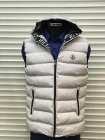 Жилетка мужская с капюшоном