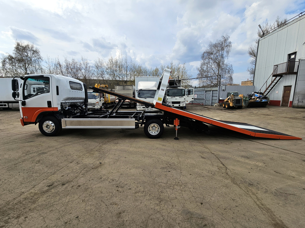ISUZU ELF 4.5 т. эвакуатор со сдвижной платформой