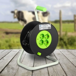 Удлинитель силовой на катушке Intro RPE4300 30м c заземлением 4 розетки ПВС 3х1мм, строительный садовый для газонокосилки и триммера