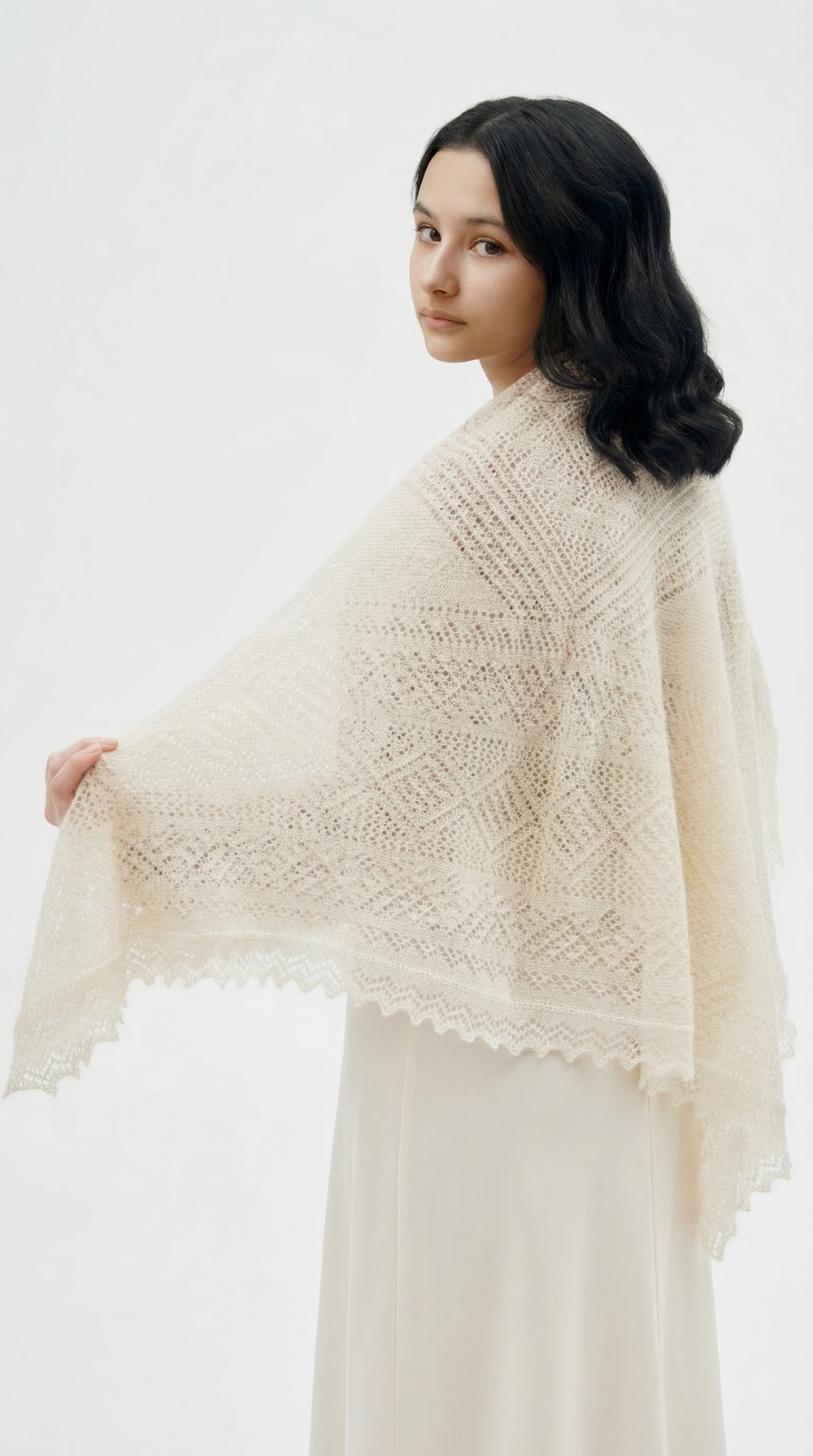 Оренбургский пуховый платок-паутинка с люрексом МАМ110-02/17