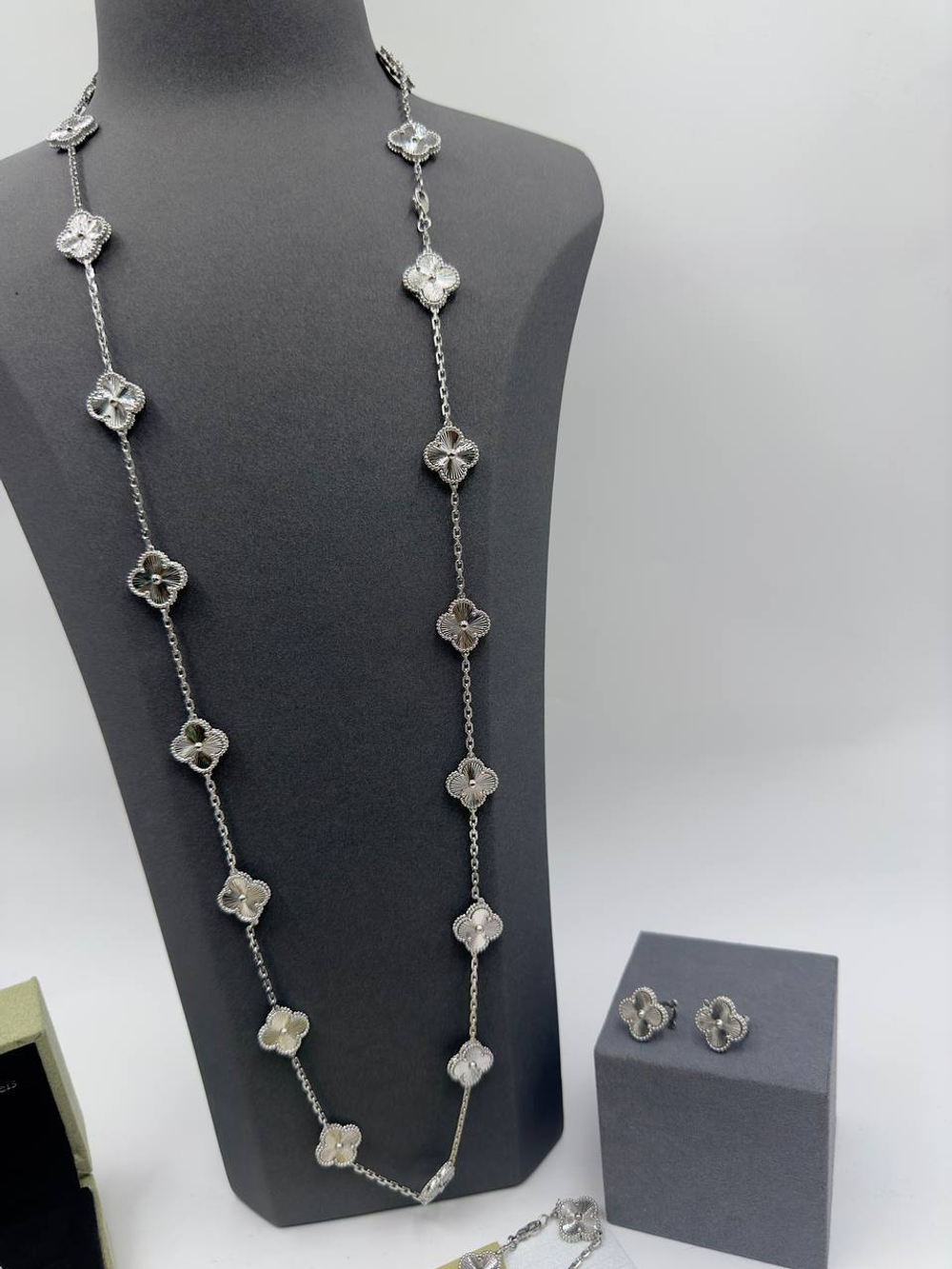 Серьги Van Cleef & Arpels