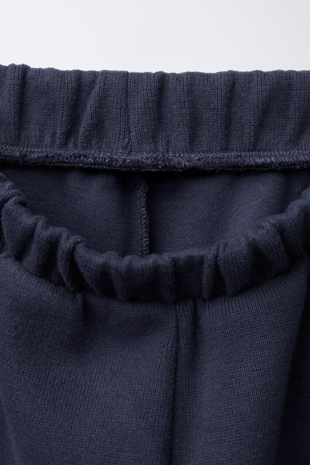 ZARA ОДНОТОННЫЙ КОМПЛЕКТ ИЗ ТОЛСТОВКИ И БРЮК-ДЖОГГЕРОВ, СИНИЙ