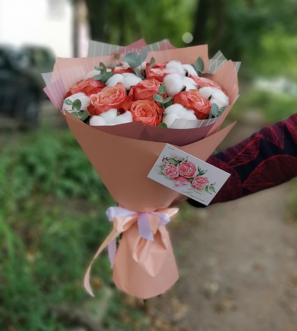 Букет пионовидных роз с Хлопком