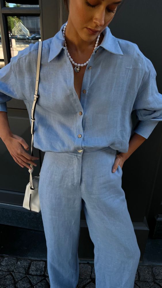 серебристый