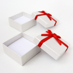 Футляр серии «Конфетти» с бантиком для романтического подарка