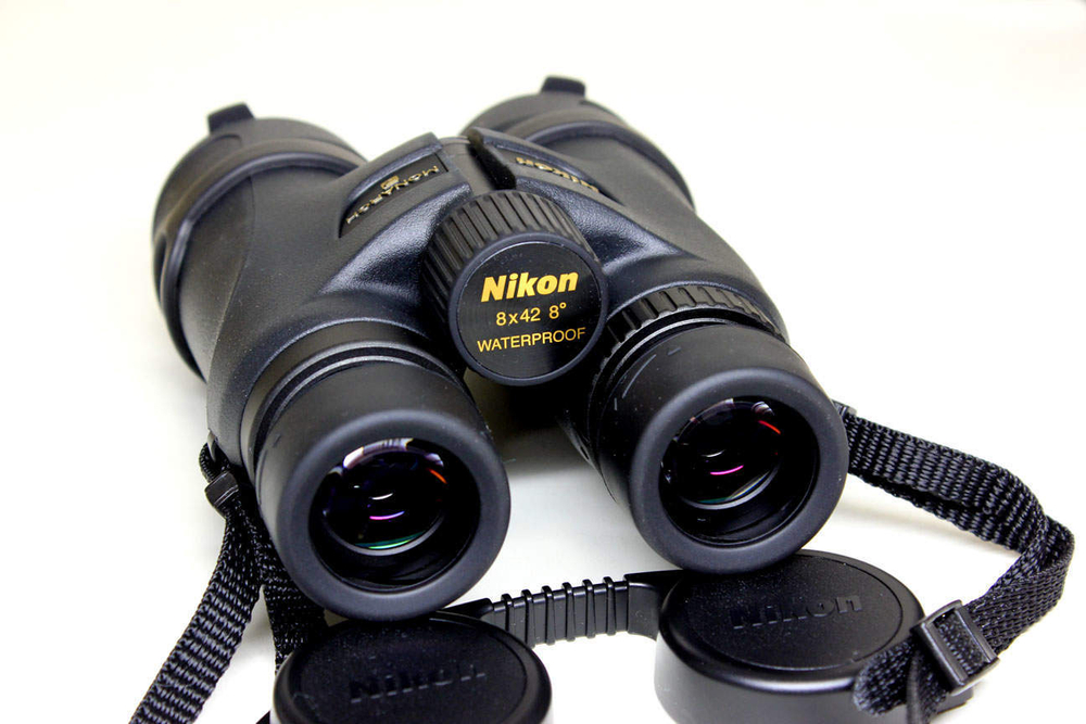 Бинокль Nikon Monarch 7 8x42