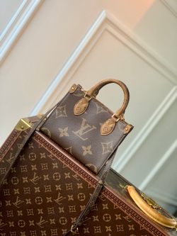 Louis Vuitton Onthego PM