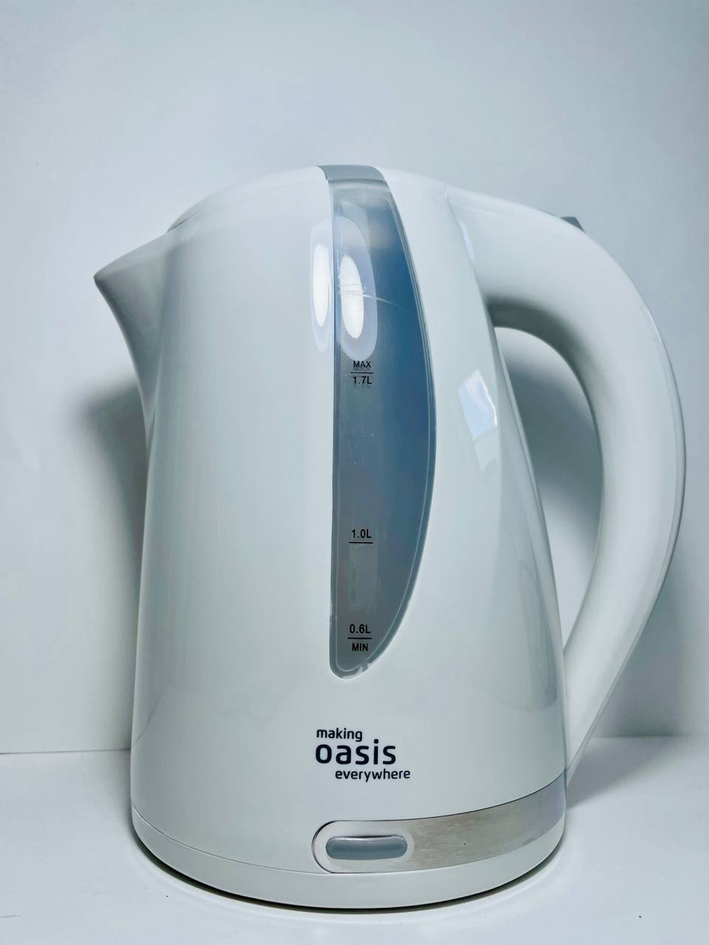 Электрический чайник OASIS K-2PW 2200Вт 1,7 л белый