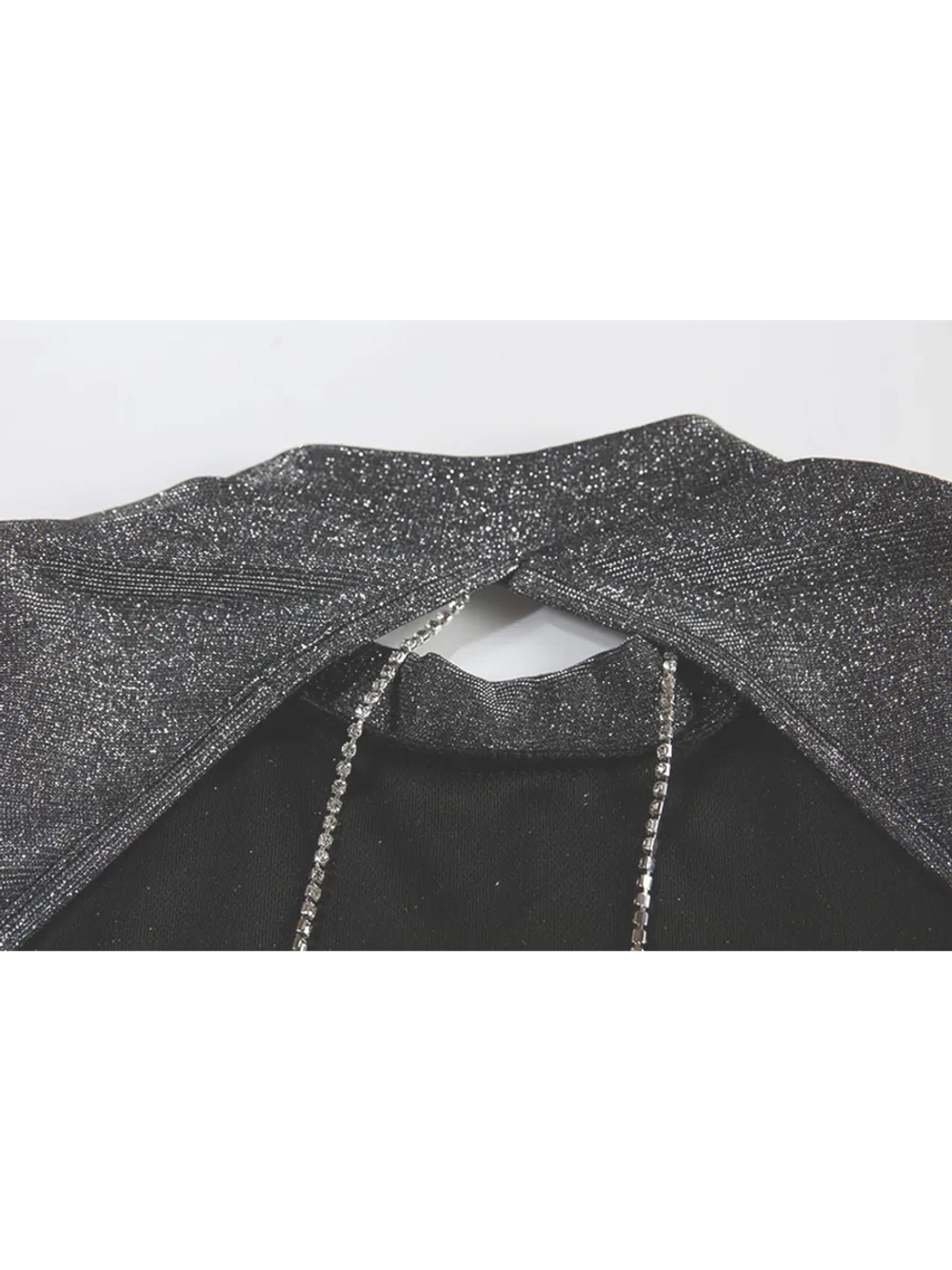 Платье блестящее с открытой спиной