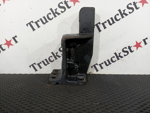 Кронштейн бампера переднего правый 2016г.