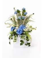 Напольная композиция из искусственных растений и цветов